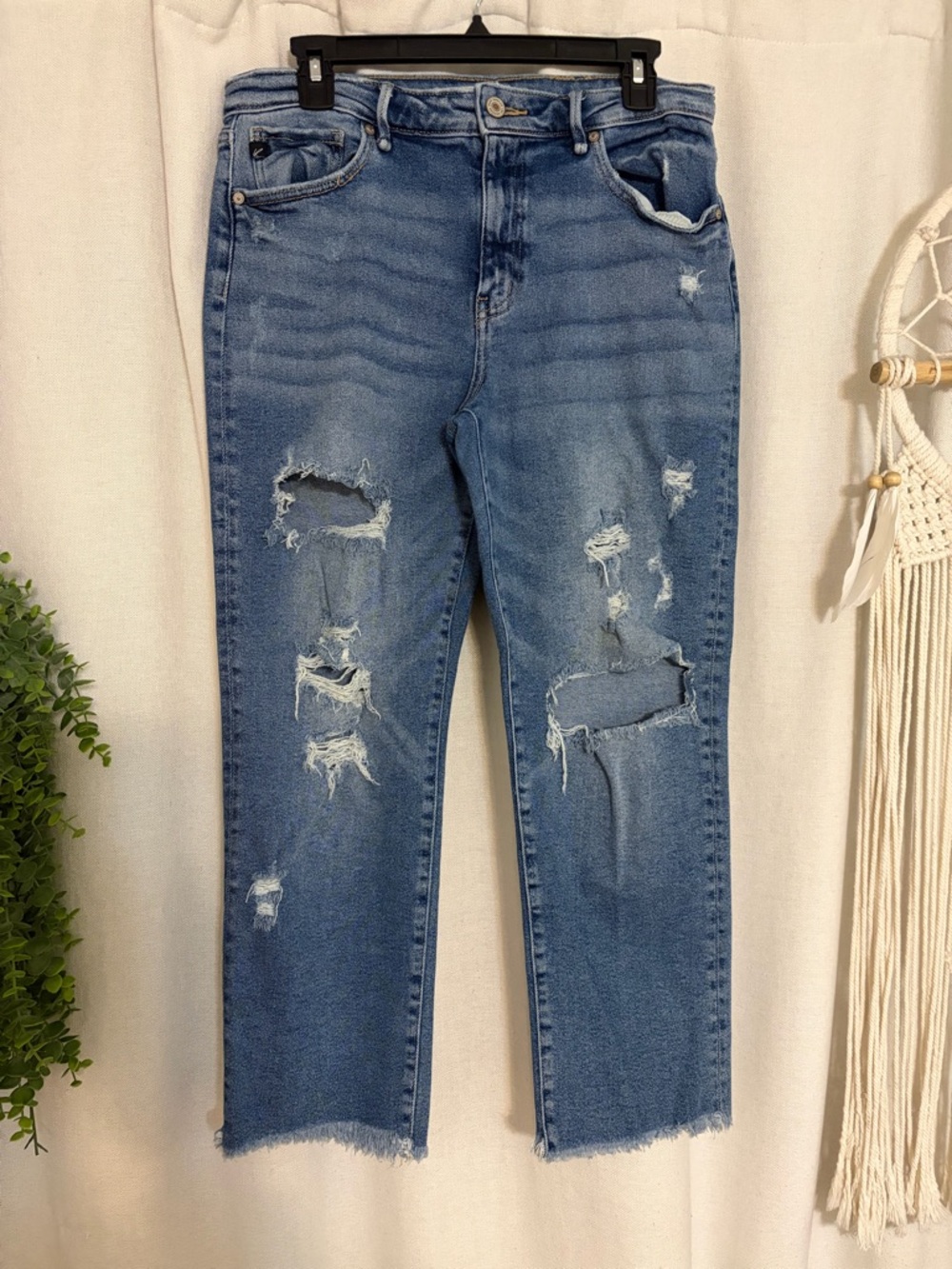 KanCan Distressed Straight Leg Cropped Jeans